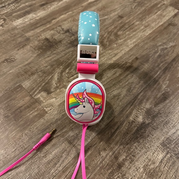 Over the ear headphone with aux plug - Picture 3 of 3